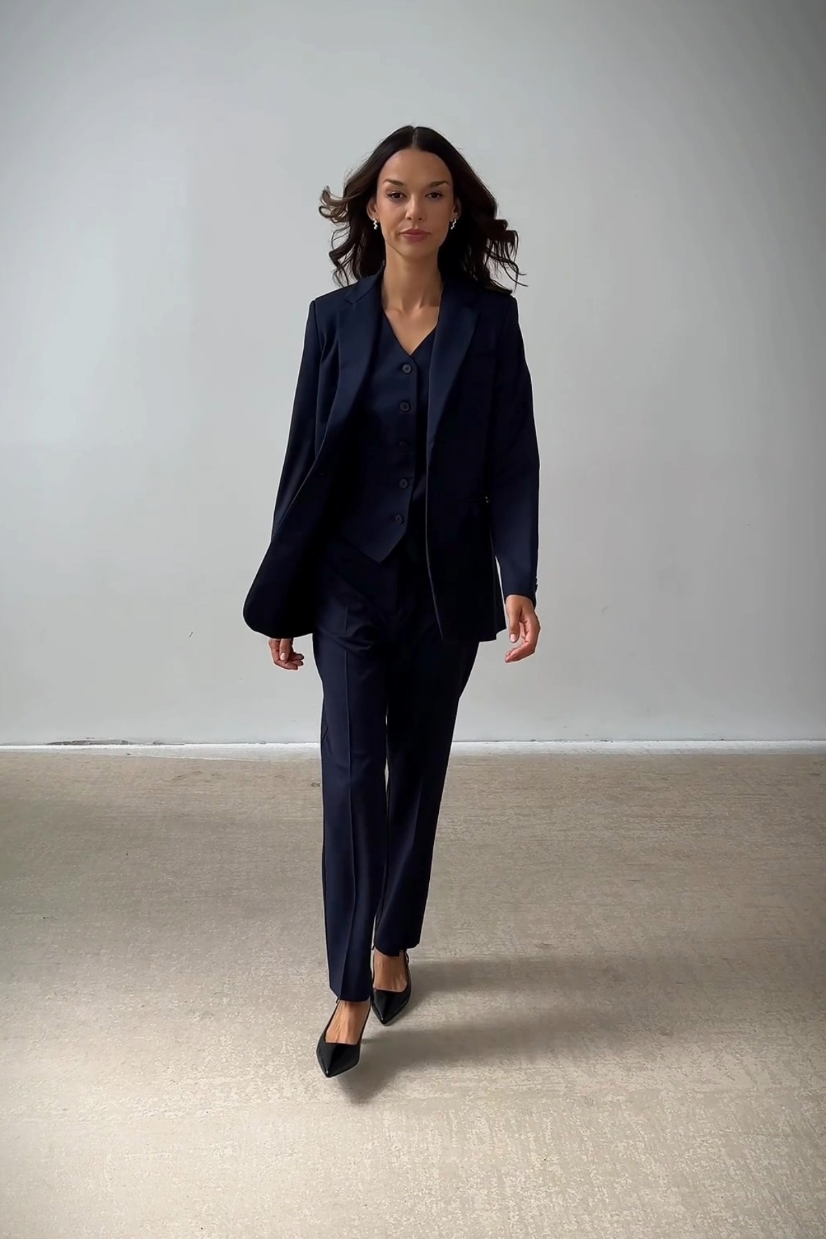 granatowy total look